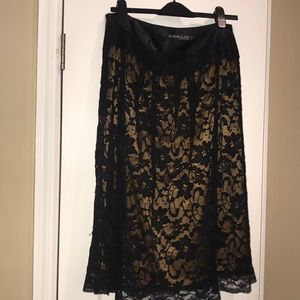 *Beautiful lace overlay skirt